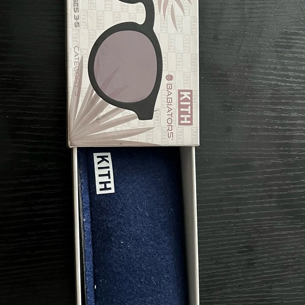 KITH Collaboration | Kids Polarized Sunglasses | Ages 3-5 | With Case - Picture 3 of 6